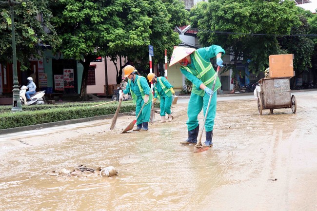 Thiệt hại do bão số 3 và mưa lũ: Đến 12 giờ 30 phút ngày 12/9 có 327 người chết và mất tích - Ảnh 1.